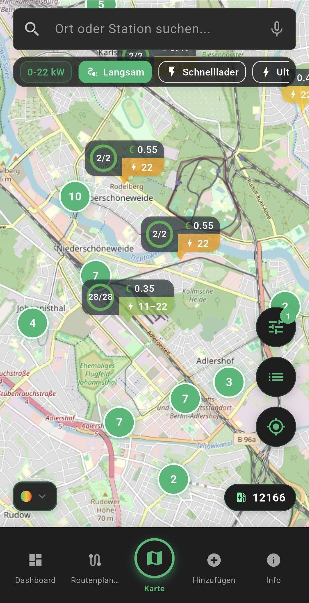 Karten-Ansicht der LadeSofort-App mit gefilterten AC-Ladestationen bis 22 kW in einer deutschen Stadt