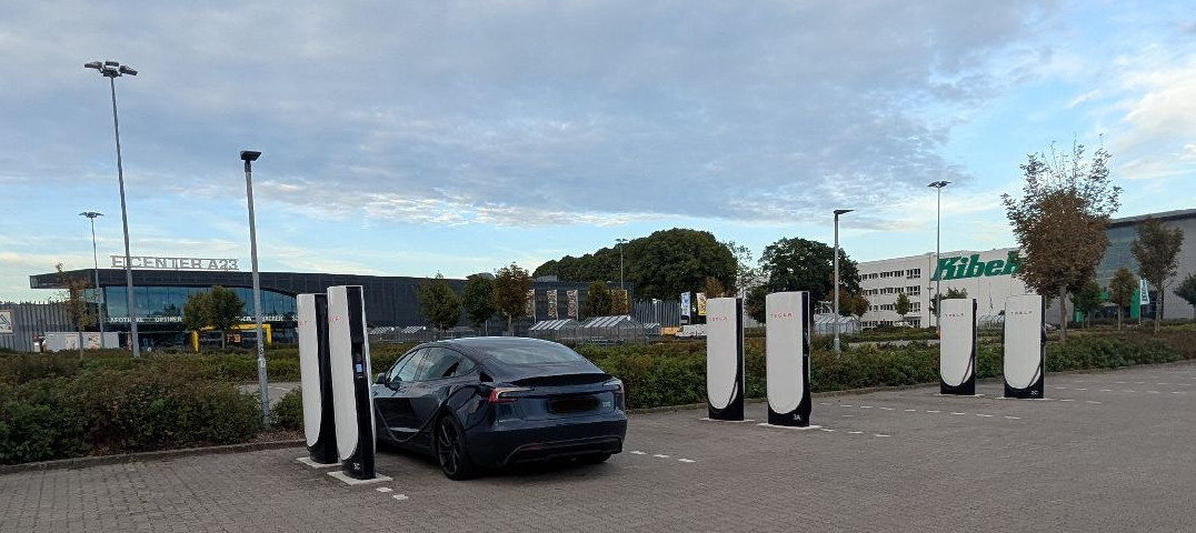 Ladestation Tesla - Elmshorn in Elmshorn – Foto 2