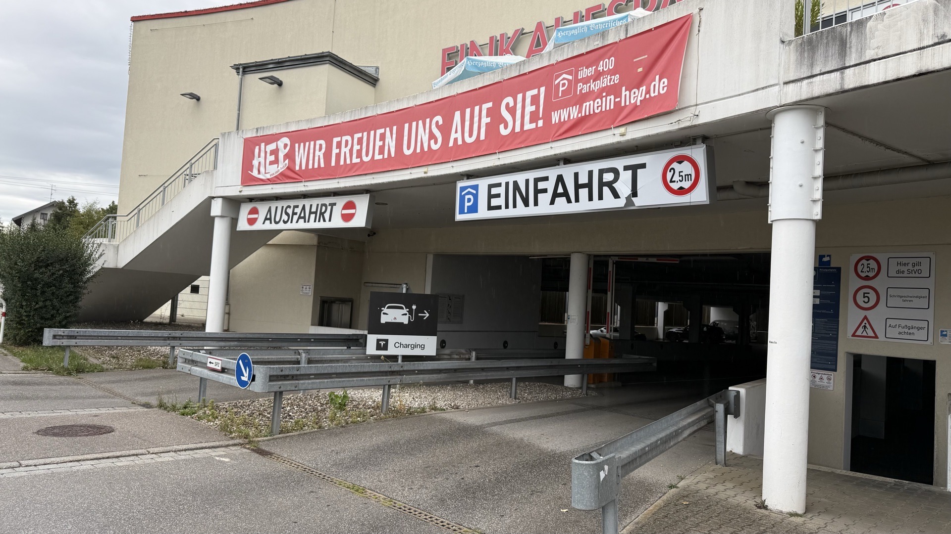 Ladestation Tesla - Holzkirchen in Holzkirchen – Foto 3
