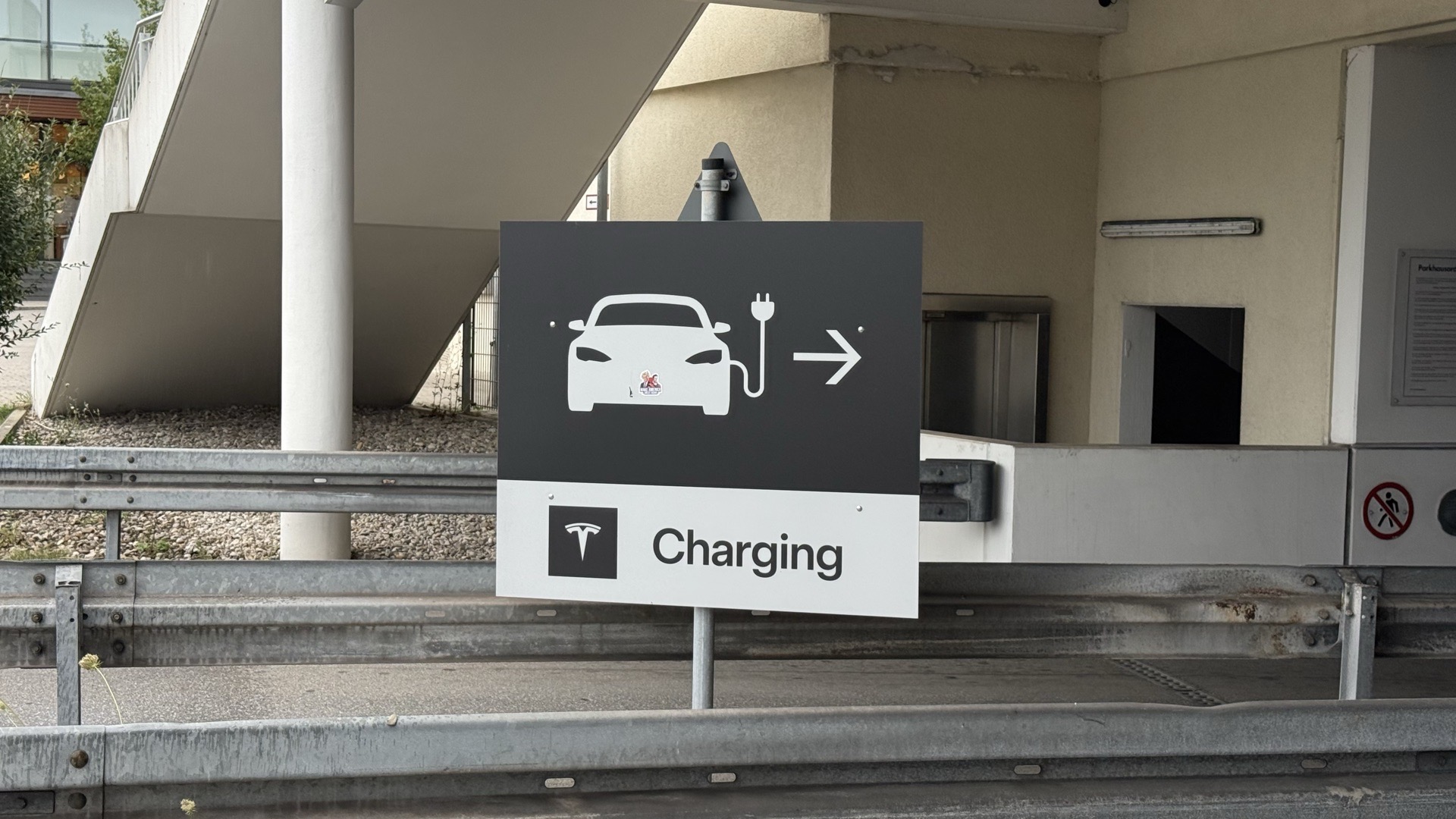 Ladestation Tesla - Holzkirchen in Holzkirchen – Foto 4