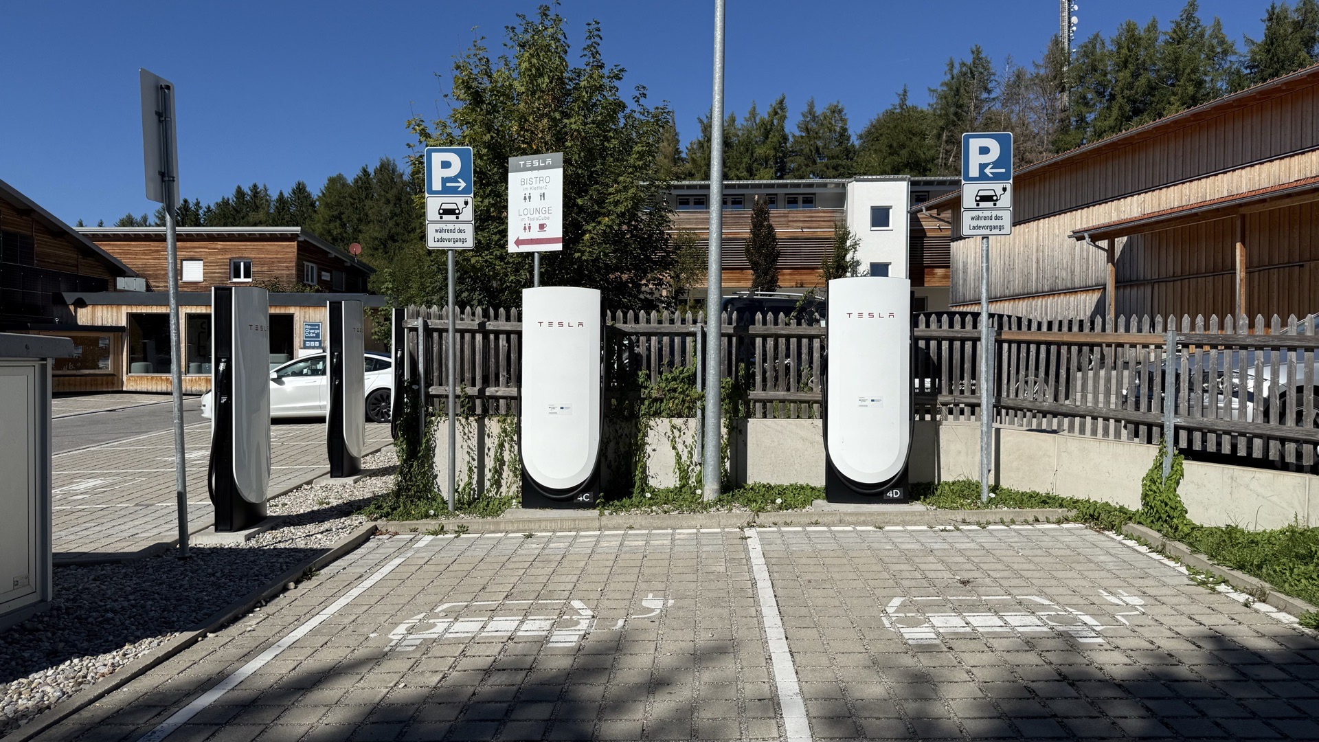 Ladestation Tesla - Weyarn in Weyarn – Foto 3
