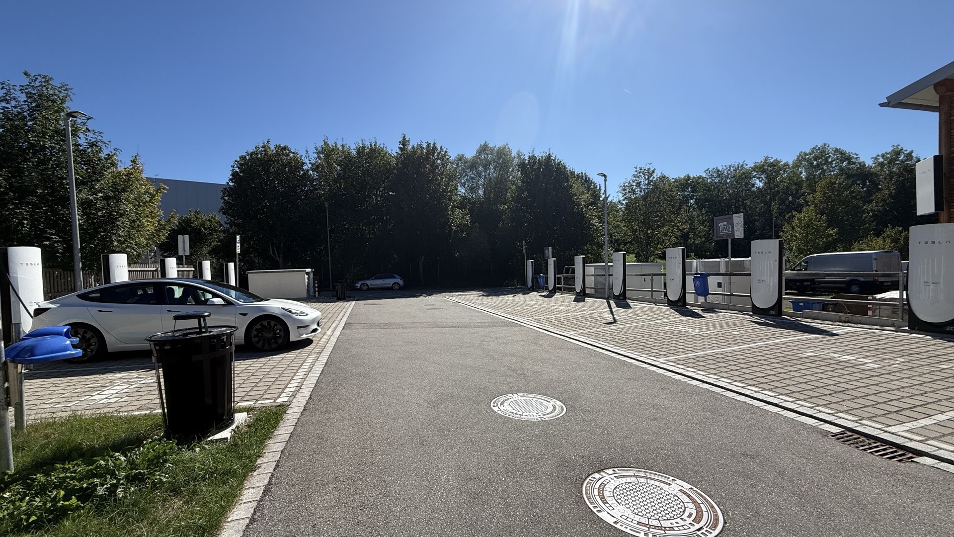 Ladestation Tesla - Weyarn in Weyarn – Foto 4