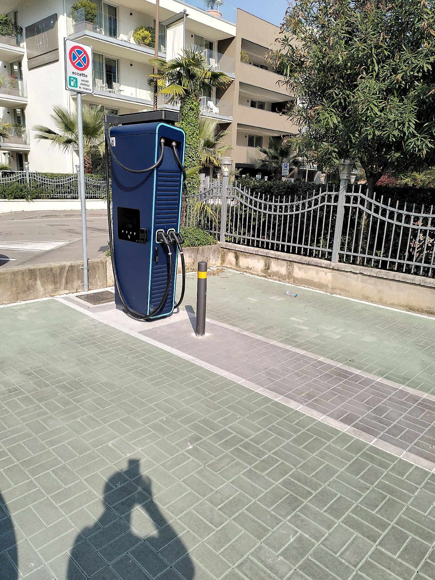 Neogy Charging Station