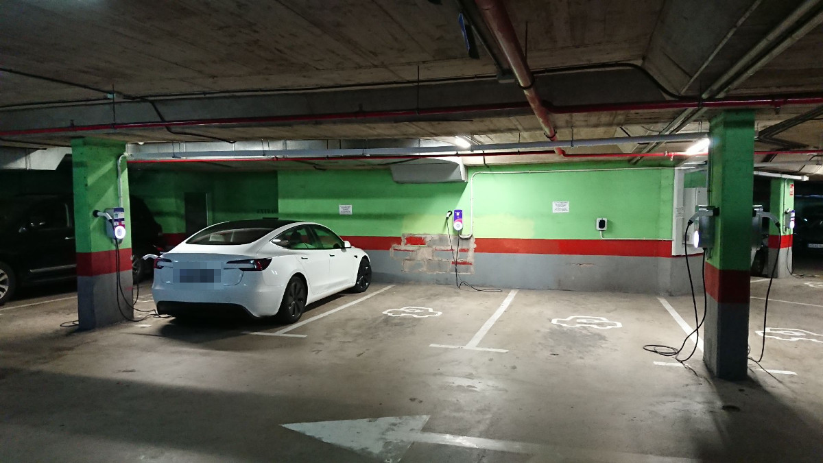 Ladestation saltiyen parking in Adeje – Foto 3