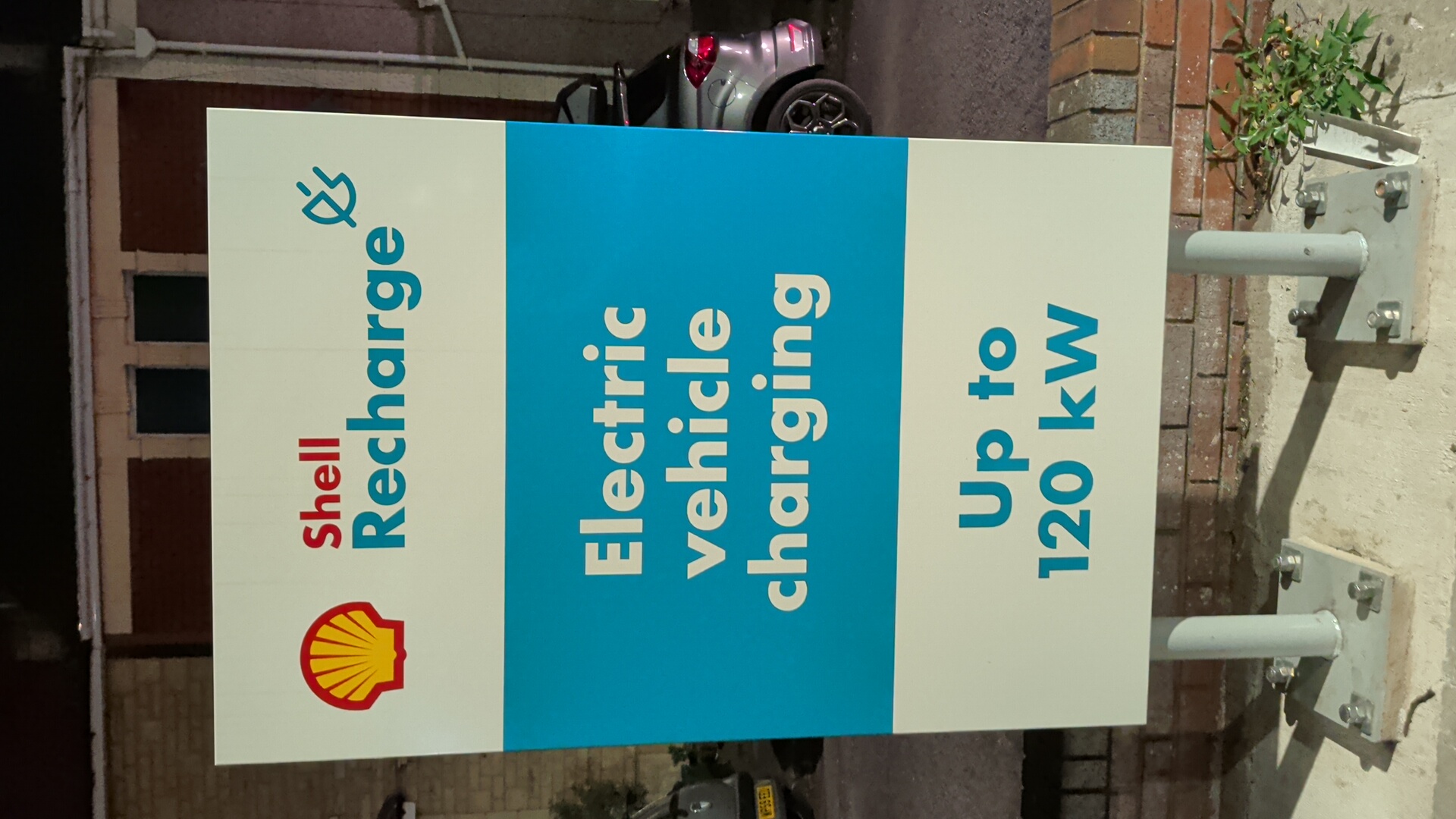 Ladestation Shell Recharge Charging Station in Bristol – Foto 3